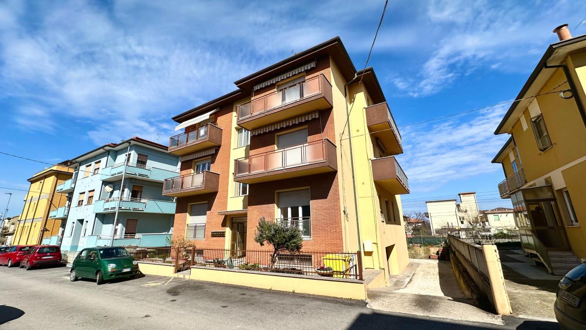 Se041 - Senigallia, Quadrilocale Accessoriato A 150Mt Dal Mare Bagian luar foto